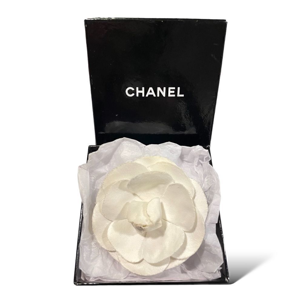 CHANEL RARE Vintage WHITE CAMELLIA FLOWER PIN BROOCH IN ORIGINAL CHANEL GIFT BOX